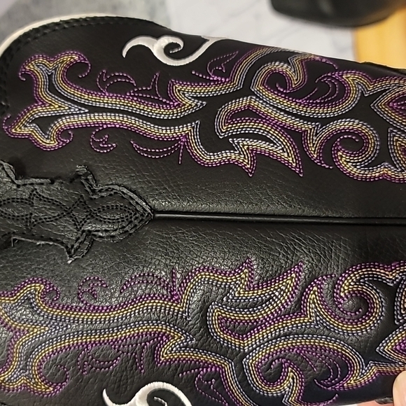 Justin Cowboy Boots - Picture 7 of 8